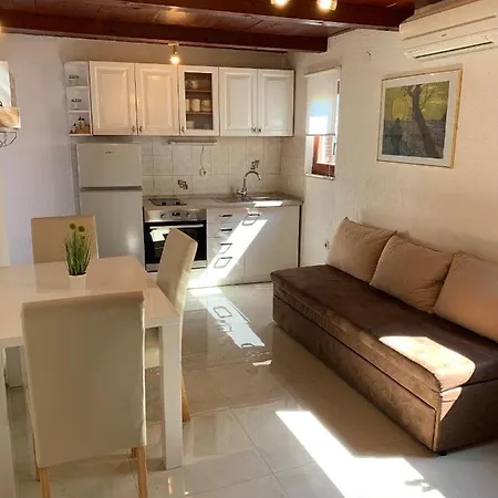 Appartamento Cozy Dorina For 2 With A Fireplace
