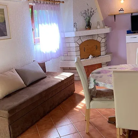 Appartamento Cozy Dorina For 2 With A Fireplace