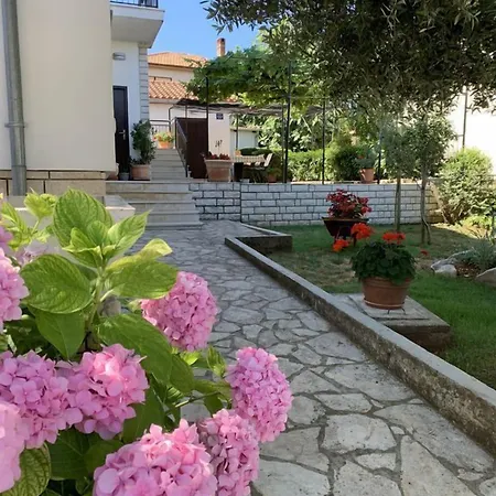 Appartamento Cozy Dorina For 2 With A Fireplace