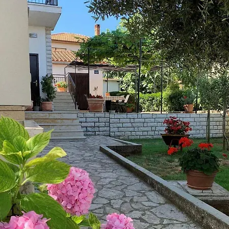 Appartamento Cozy Dorina For 2 With A Fireplace Pola